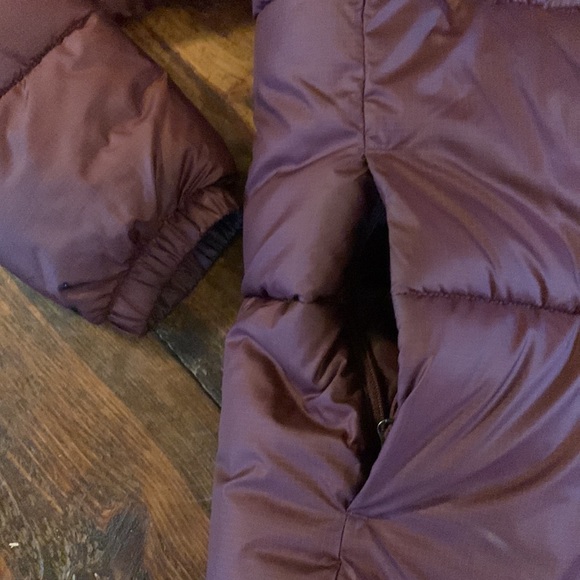 Columbia size small puffer coat burgundy/purple excellent condition - Picture 4 of 4